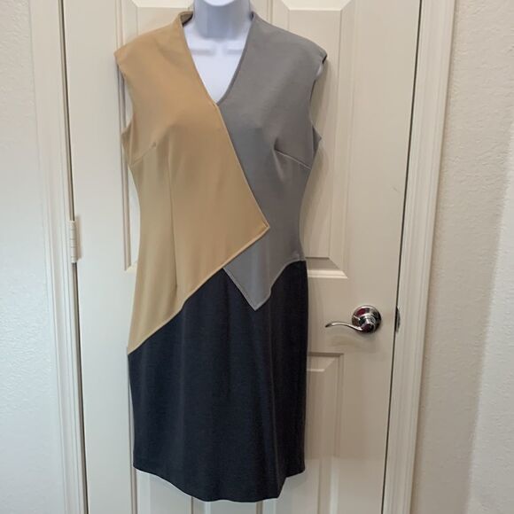 Calvin Klein Size 8 V Neck Short Sleeve Gray Tan Waist Slimming Woman’s Dress - Picture 2 of 10
